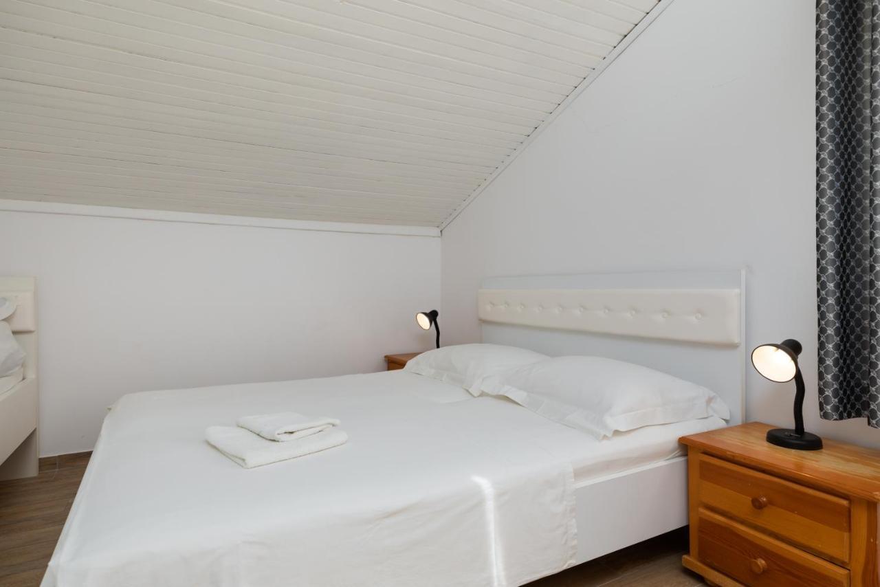 Apartments By The Sea Duce, Omis - 2992 Dugi Rat Exterior foto